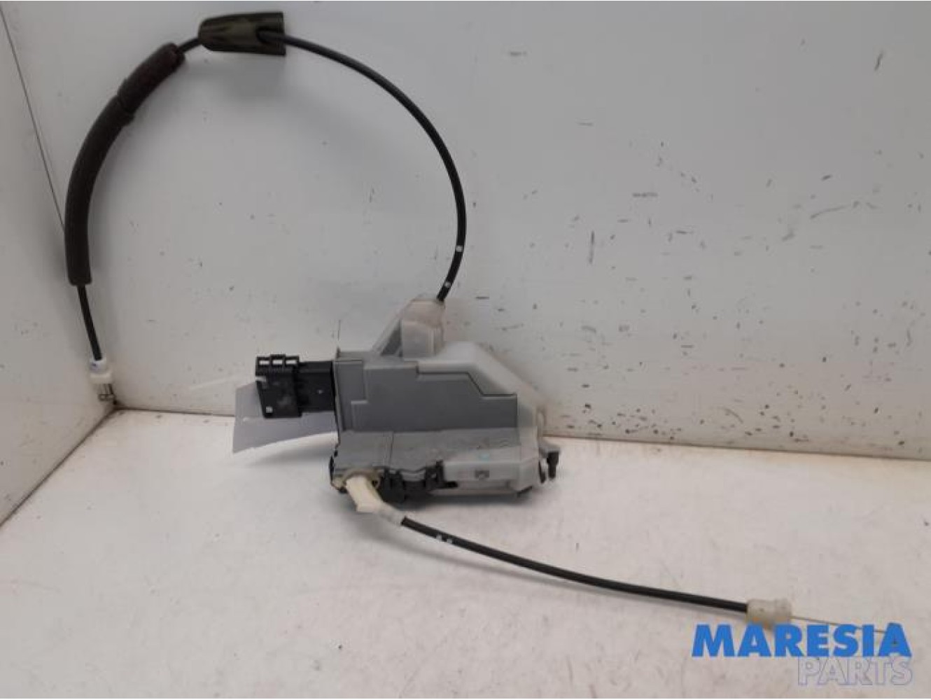 Peugeot - 5008 - Rear door lock mechanism 4-door, left