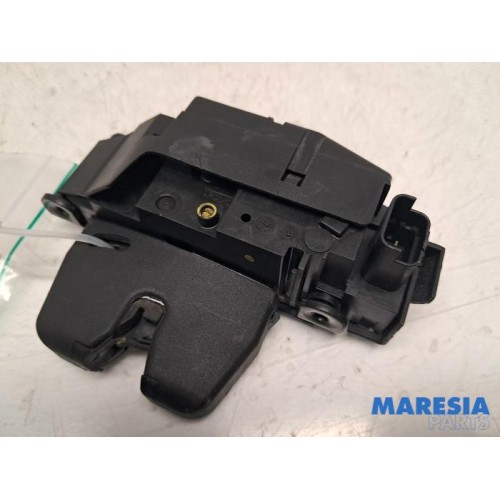 Toyota - Pro-Ace - Tailgate lock mechanism