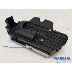Peugeot - 5008 - Tailgate lock mechanism