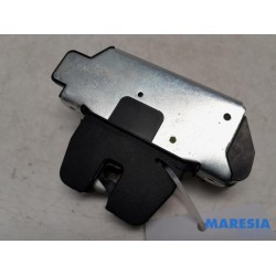 Peugeot - 5008 - Tailgate lock mechanism