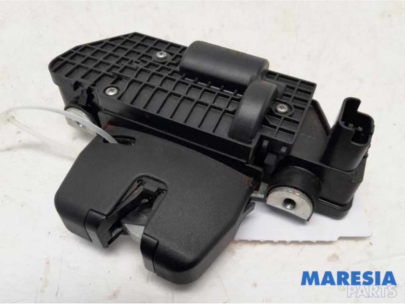 Peugeot - 5008 - Tailgate lock mechanism