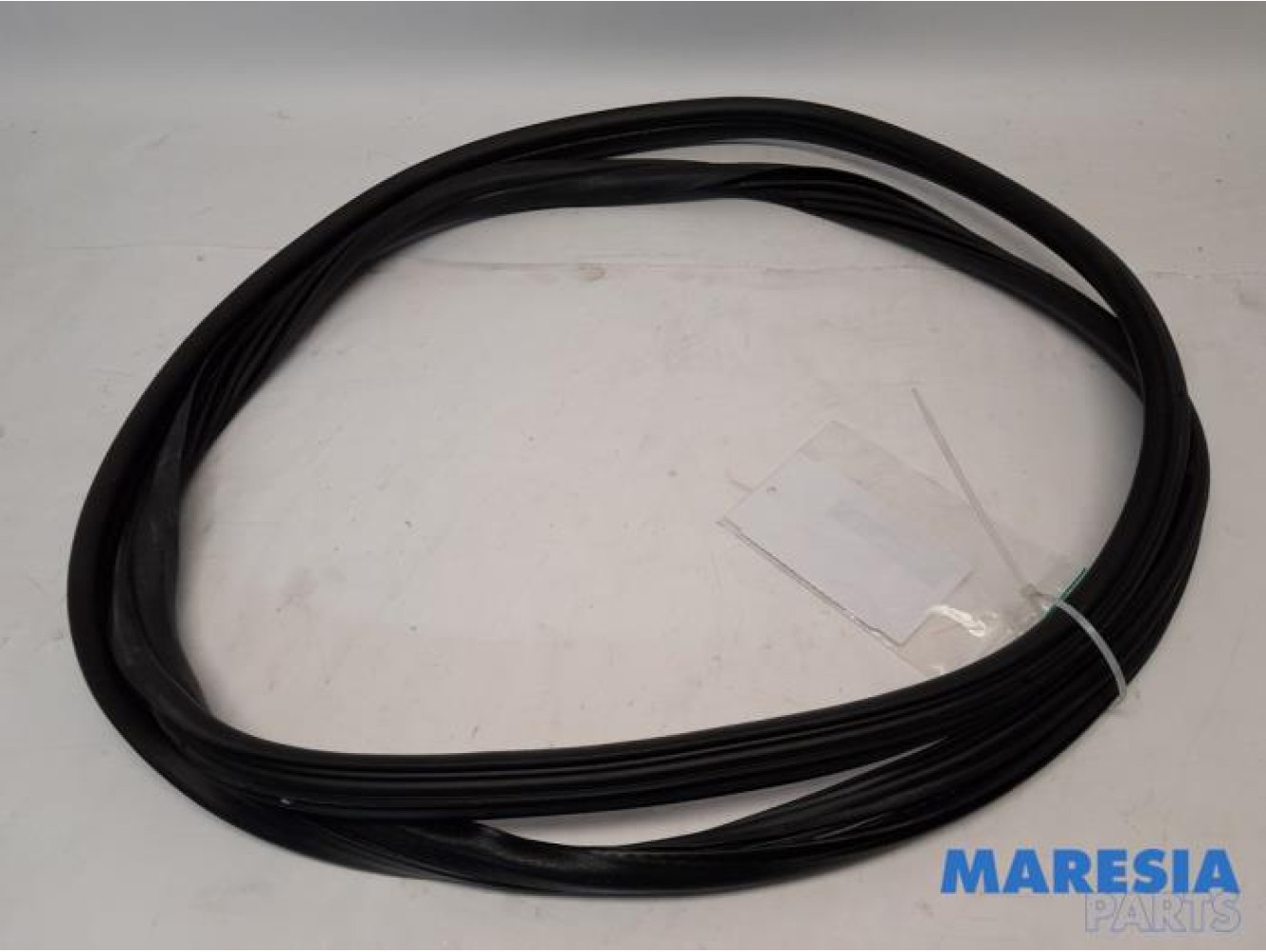 Peugeot - 5008 - Front door seal 4-door, right