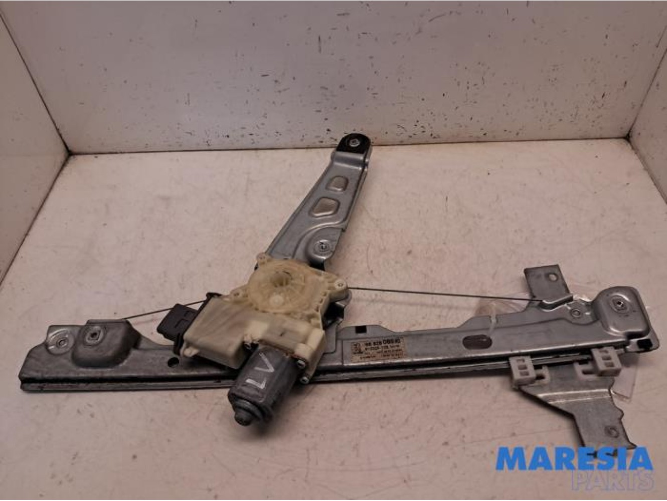 Peugeot - 5008 - Window mechanism 4-door, front left