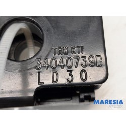 Peugeot - 5008 - Seatbelt tensioner, right