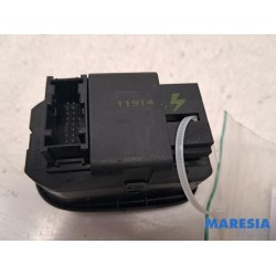 Peugeot - 206 - Multi-functional window switch