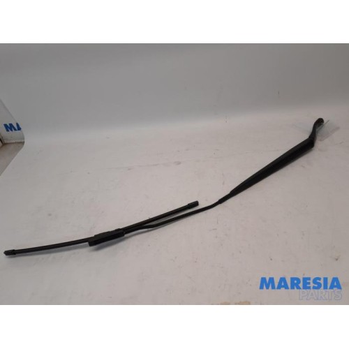 Toyota - Pro-Ace - Front wiper arm