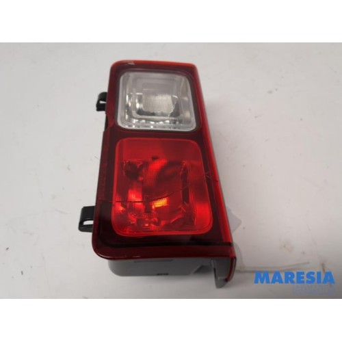 Opel - Vivaro - Taillight, right