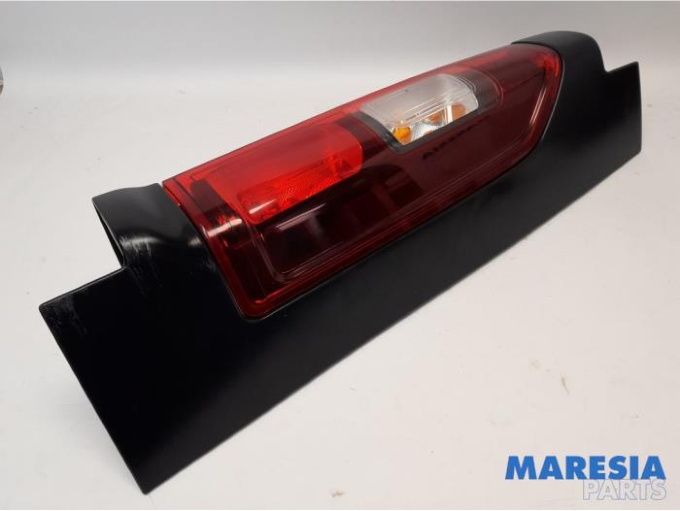 Opel - Vivaro - Taillight, right