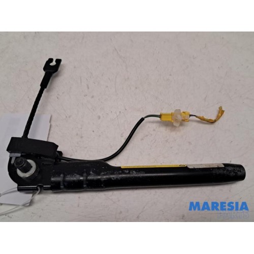 Fiat - 500 - Seatbelt tensioner, right