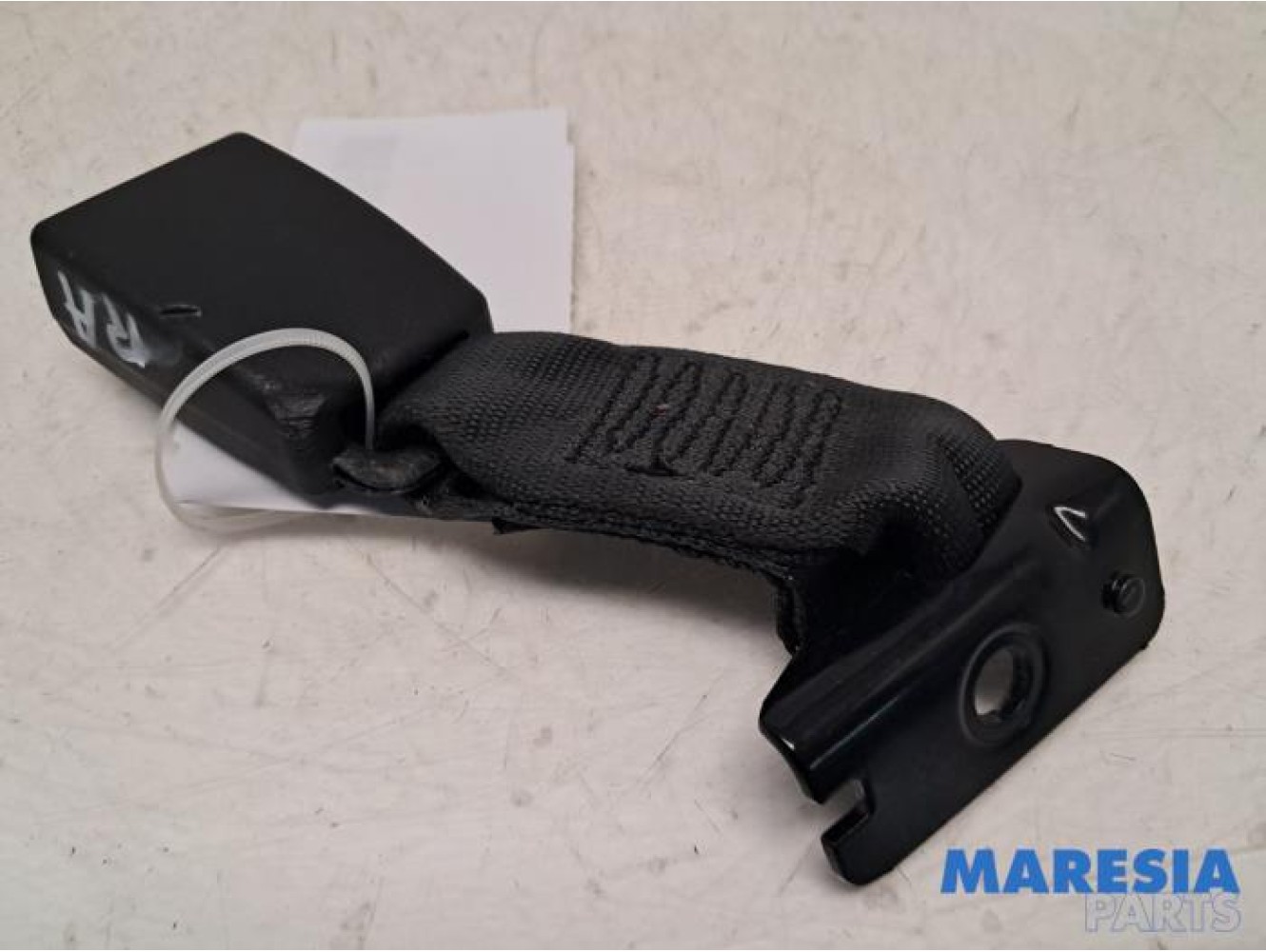 Fiat - 500 - Insertion ceinture de sécurité arrière droite