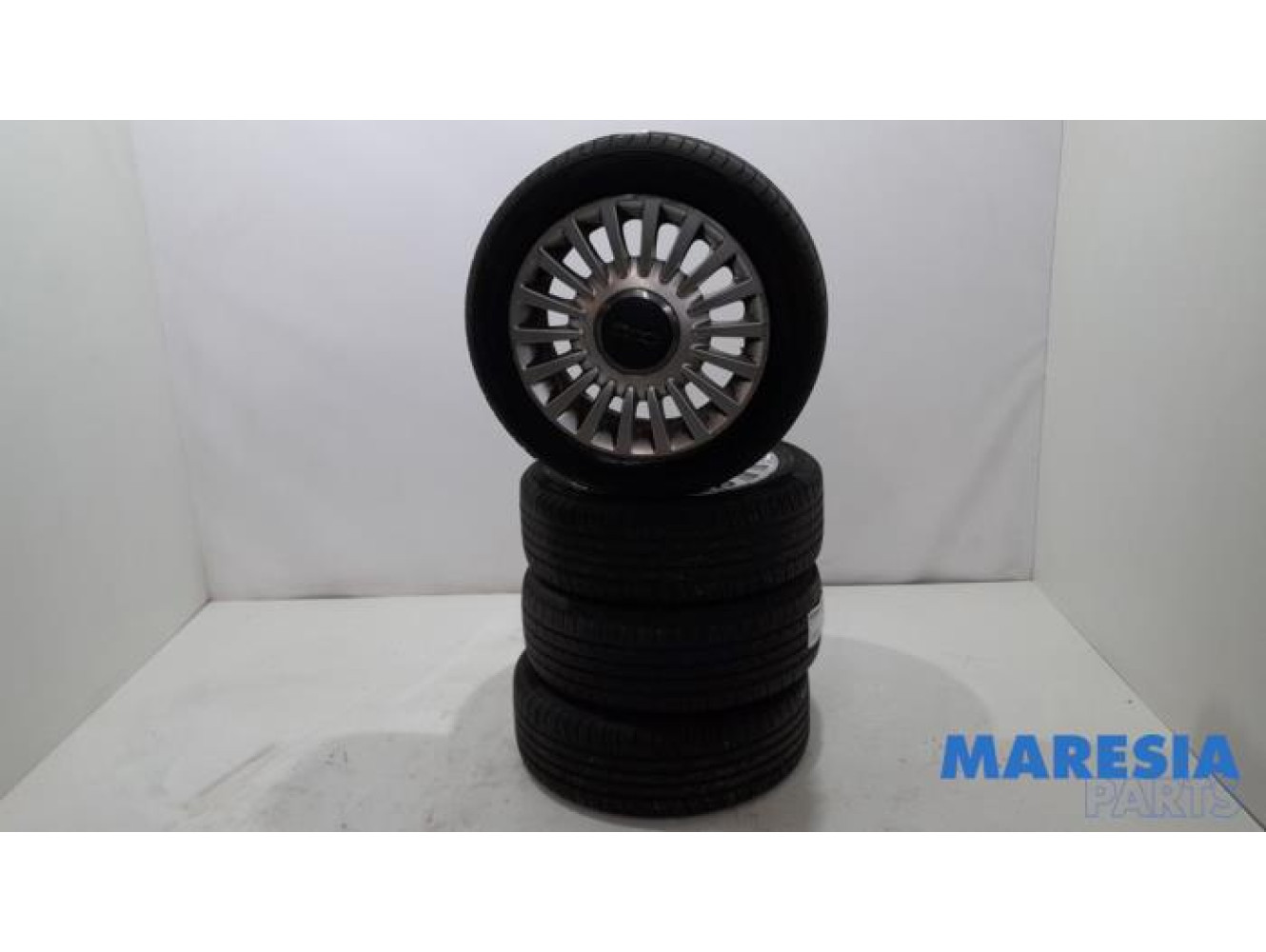 Fiat - 500 - Sportvelgenset + banden