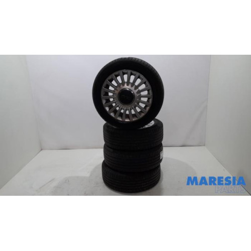 Fiat - 500 - Sportvelgenset + banden