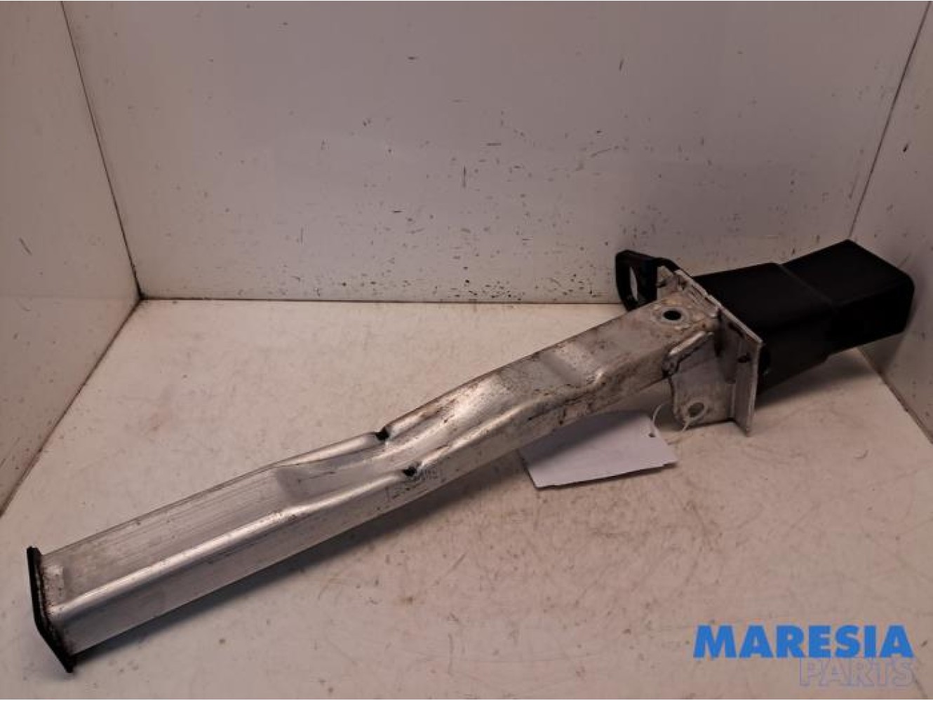 Peugeot - 5008 - Front wishbone support, right