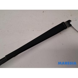 Peugeot - 5008 - Front wiper arm