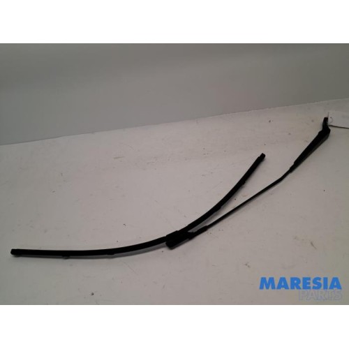 Peugeot - 5008 - Front wiper arm
