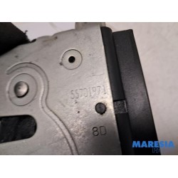Fiat - 500 - Tailgate lock mechanism