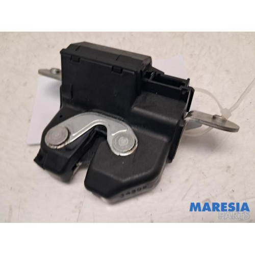Fiat - 500 - Tailgate lock mechanism