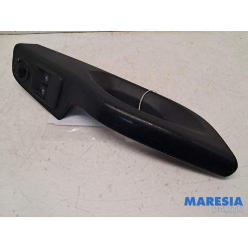Opel - Vivaro - Multi-functional window switch