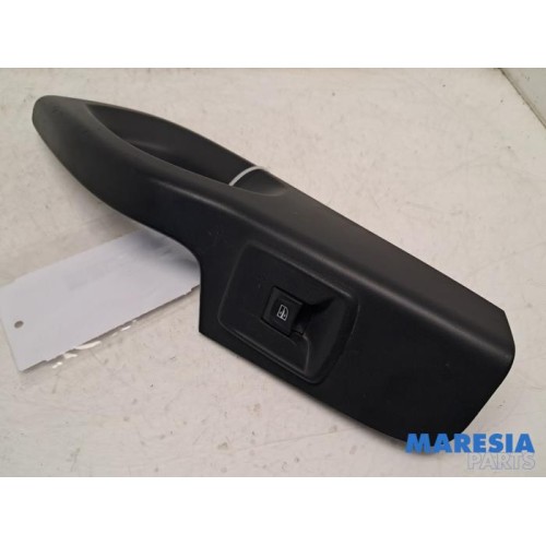 Opel - Vivaro - Multi-functional window switch