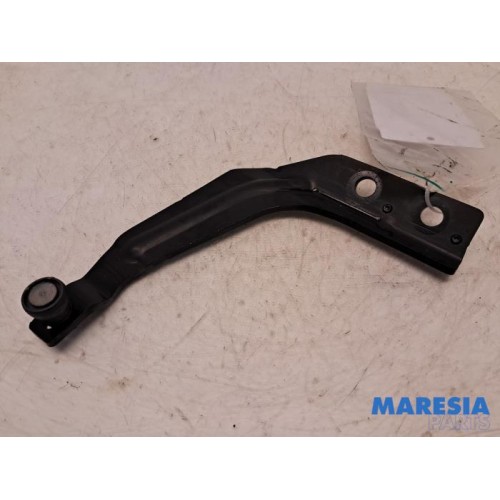Toyota - Pro-Ace - Sliding door roller, right