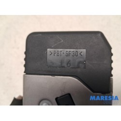 Opel - Vivaro - Minibus/van rear door lock mechanism