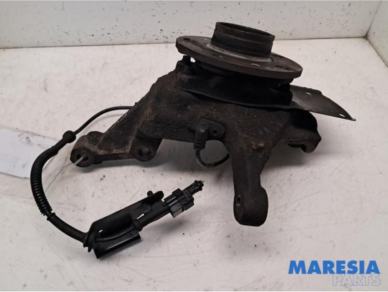 Opel - Vivaro - Knuckle, front right