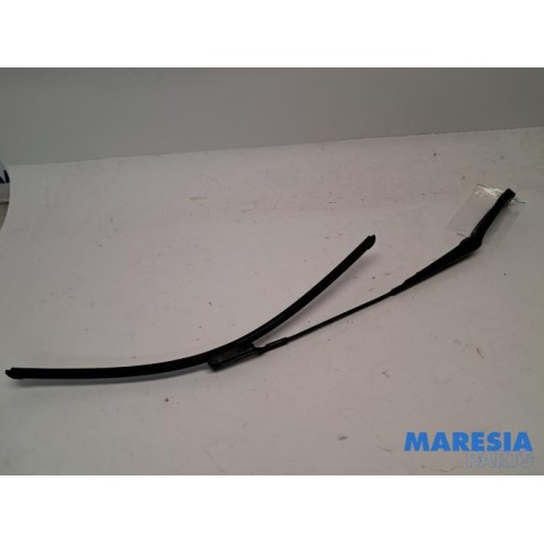 Opel - Vivaro - Front wiper arm