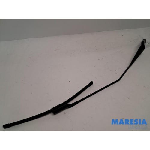 Opel - Vivaro - Front wiper arm