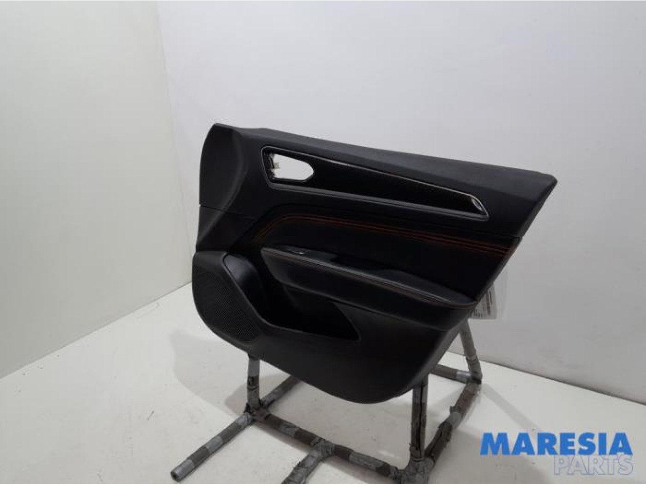Renault - Arkana - Front door trim 4-door, right