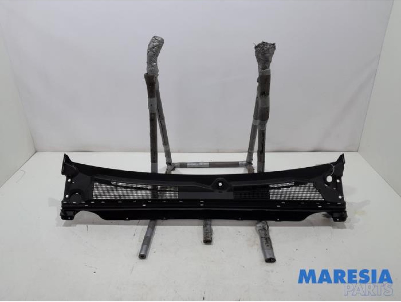 Renault - Arkana - Cowl top grille