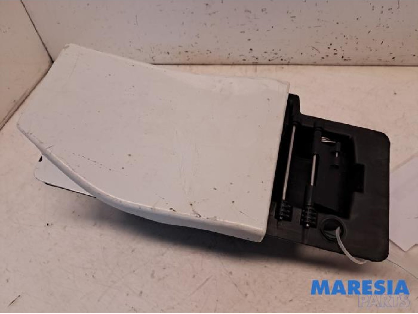 Opel - Vivaro - Tank Klep