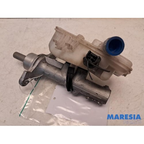 Opel - Vivaro - Master cylinder