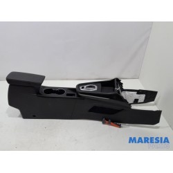 Renault - Arkana - Middle console