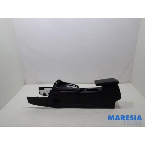 Renault - Arkana - Middle console