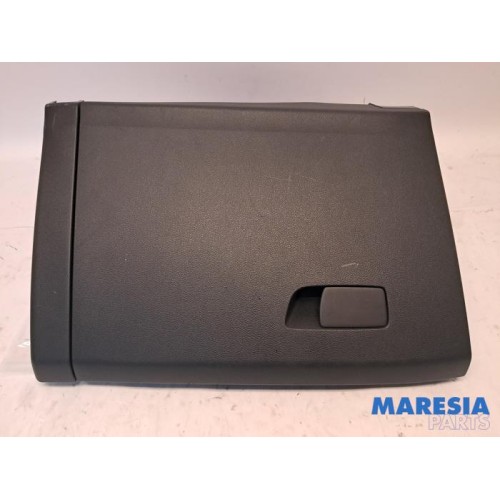 Renault - Arkana - Glovebox
