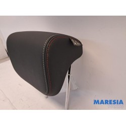 Renault - Arkana - Headrest