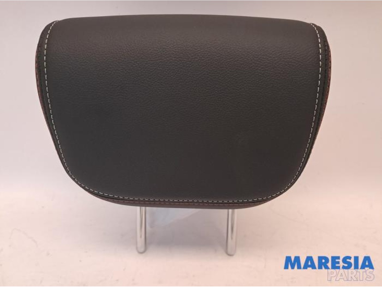 Renault - Arkana - Headrest