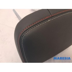 Renault - Arkana - Headrest