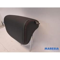 Renault - Arkana - Headrest