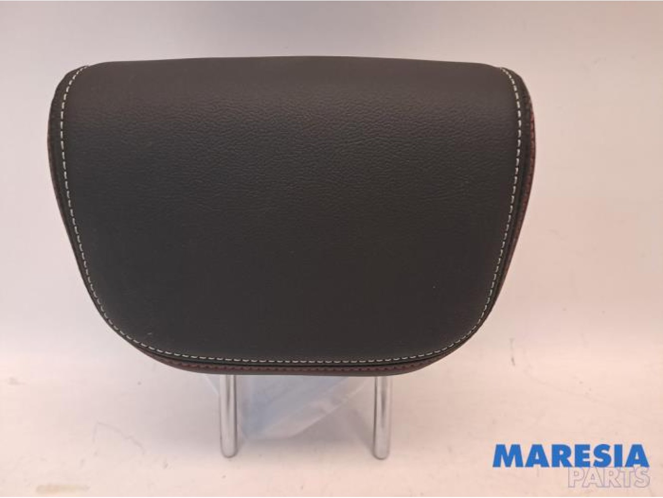 Renault - Arkana - Headrest