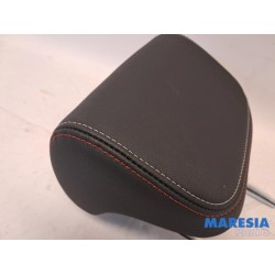 Renault - Arkana - Headrest