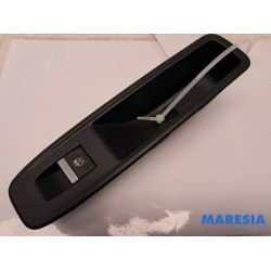 Renault - Arkana - Electric window switch