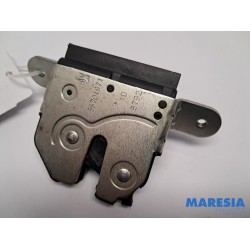 Fiat - 500 - Tailgate lock mechanism