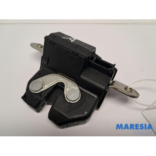 Fiat - 500 - Tailgate lock mechanism