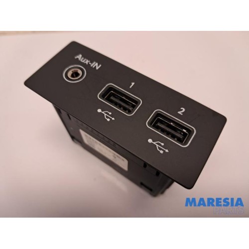 Renault - Arkana - AUX / USB connection