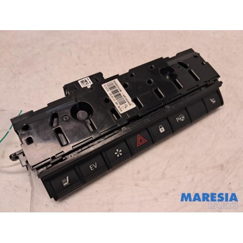 Renault - Arkana - Panic lighting switch