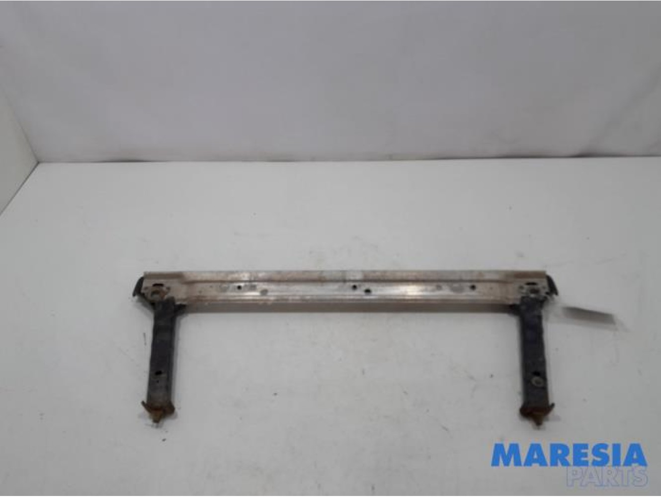 Renault - Scenic - Radiator bar