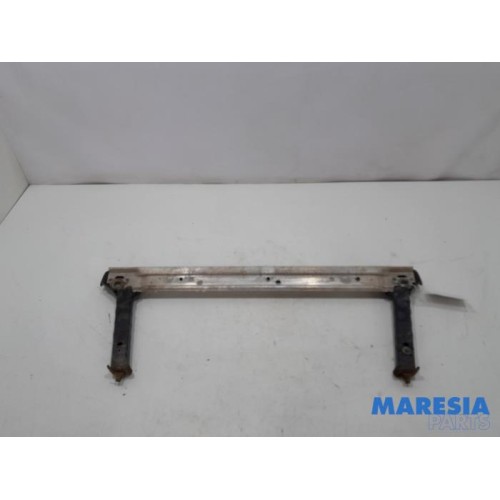 Renault - Scenic - Radiator bar
