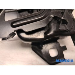 Renault - Arkana - Bonnet lock mechanism