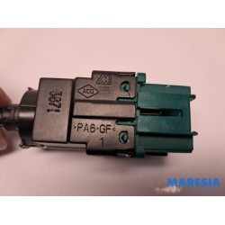 Renault - Arkana - Brake light switch
